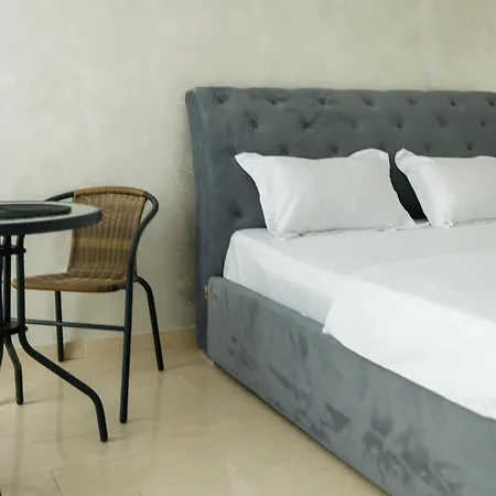 Deluxe Astoria