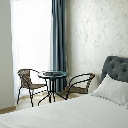 Deluxe Astoria *